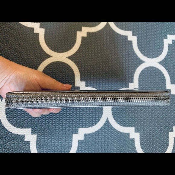 Marc Jacob long wallet - Picture 3 of 13